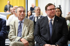 650396950-1381021567